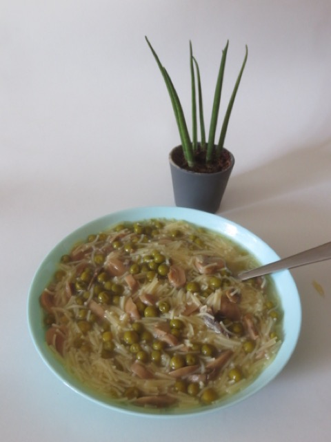 Fideos con guisantes y champiñones